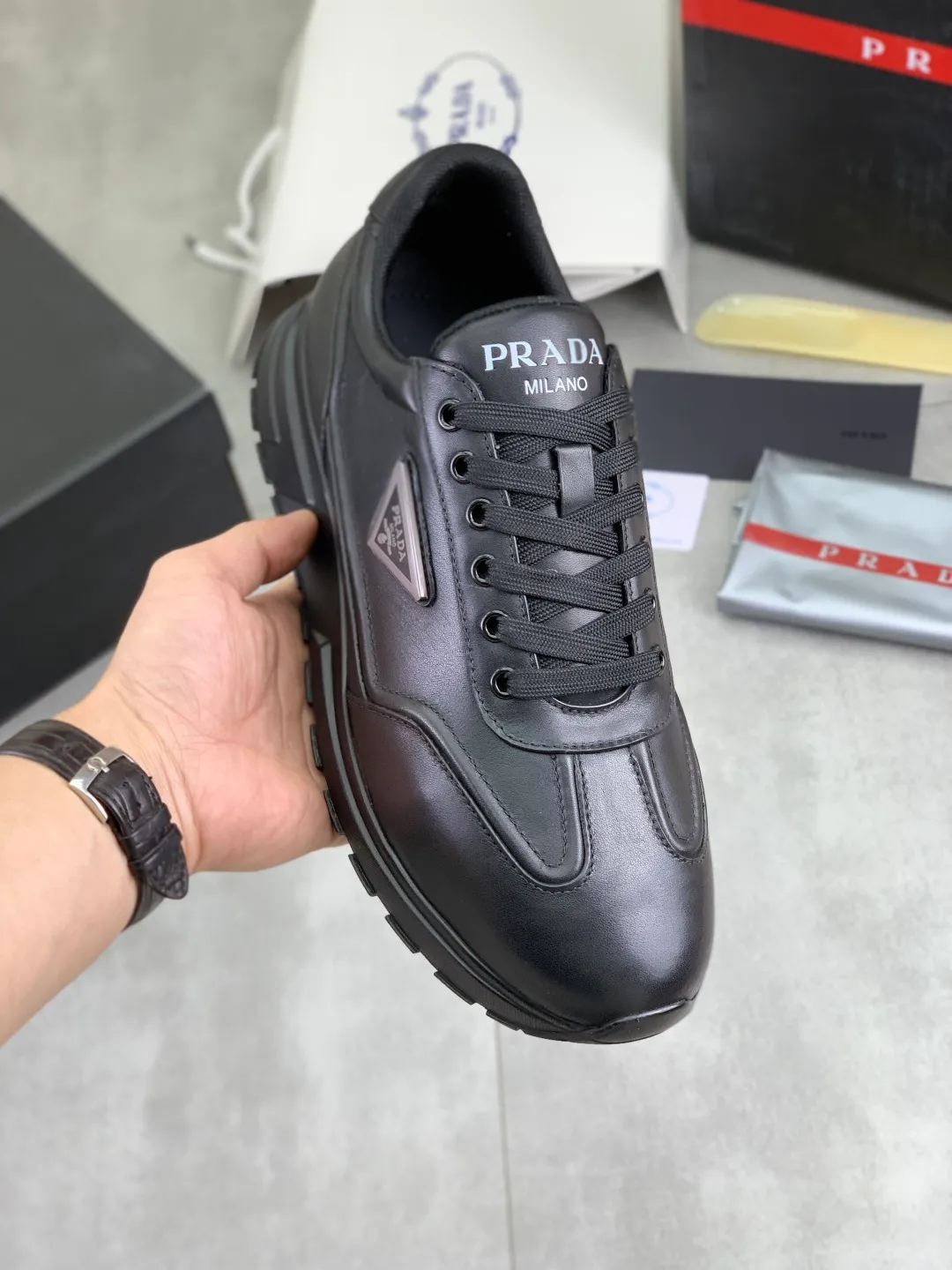 Men's men's shoes P600 💰[actual price] top quality, new popular models on the official website, timeless for a century, 🆘 The trendy brand (Prada) mainly promotes popular models, avant-garde and versatile fashionable men's shoes, privately molded, with cowhide splicing and 1:1 oil edge treatment... fashionable and simple, original imported cowhide with python skin, cowhide leather lining for feet; the atmosphere and personality are more fashionable, eye-catching and pursuing class. It will subvert the old idea and be a must-have for fashionistas who want to spend time with you! Must keep it! High-end comfortable and low-cost, high-end quality workmanship. Size: 38-45 4️⃣ colors available. full package